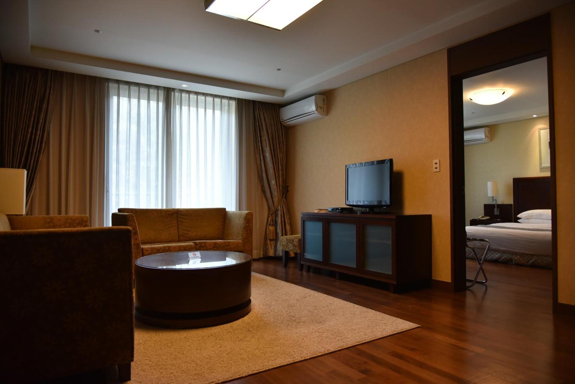 Pocheon Adonis Art Hill Hotel Екстер'єр фото